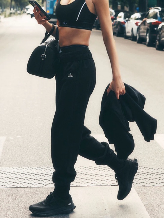 ALO Yoga Pants - Alo Yoga Accolade Sweatpant - S 🌟